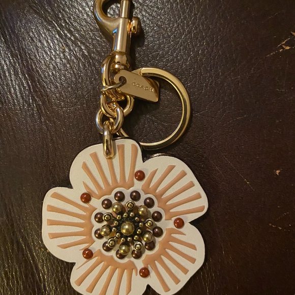 Coach chalk gold Tearose bag charm/keychain - Picture 2 of 9